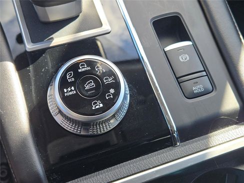 Used 2024 Mitsubishi Outlander 4WD Plug-In Hybrid image 35