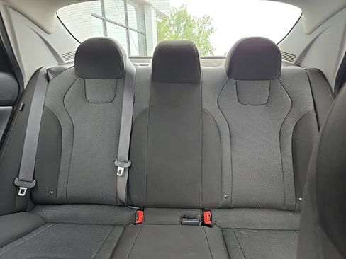 Used 2025 Hyundai Elantra SE FWD image 33