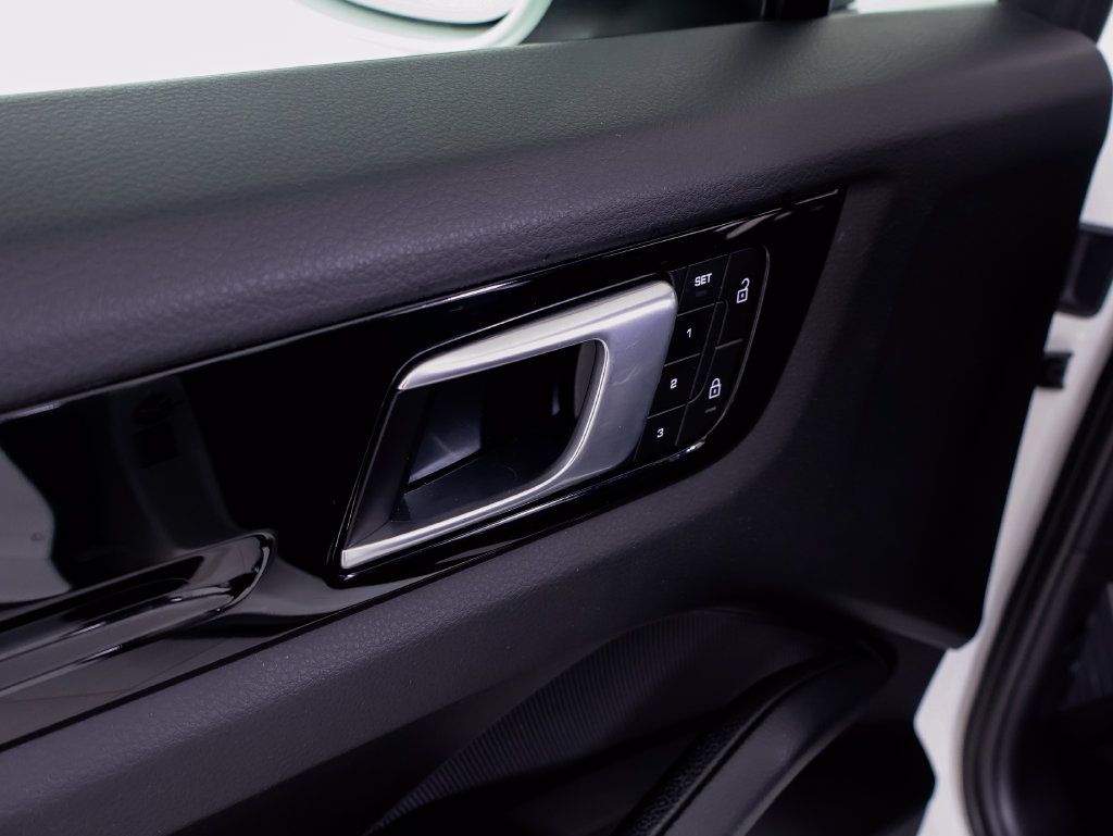 Certified 2022 Porsche Cayenne AWD/4WD image 26