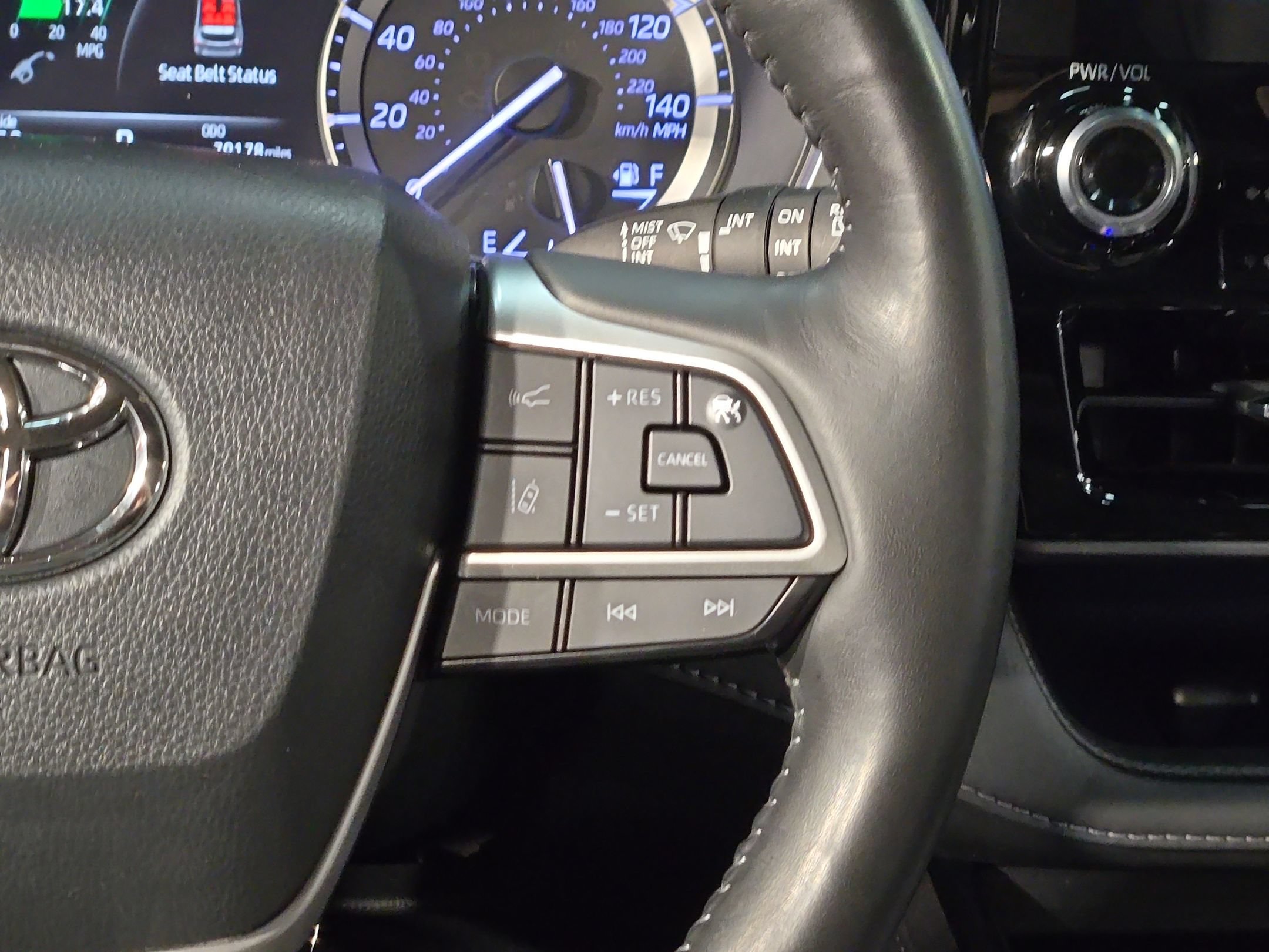 Used 2022 Toyota Highlander Limited FWD image 29