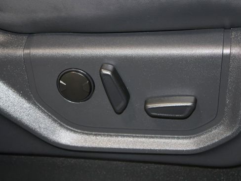 Used 2024 Ford Expedition XLT image 34