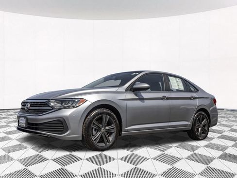 Used 2023 Volkswagen Jetta SE w/ Panoramic Sunroof Package FWD image 6