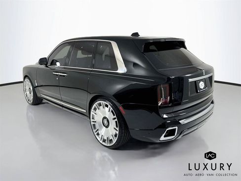 Used 2025 Rolls-Royce Cullinan AWD/4WD image 7