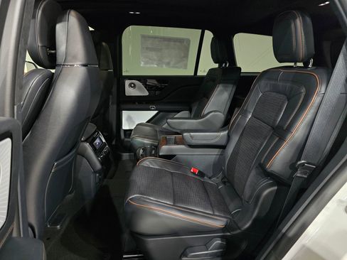 New 2026 Lincoln Aviator Black Label w/ Jet Appearance Package image 37