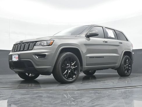 Used 2022 Jeep Grand Cherokee Laredo X image 26