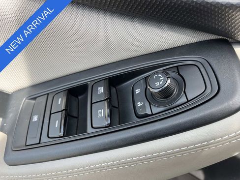 Used 2023 Subaru Forester Premium AWD/4WD image 29