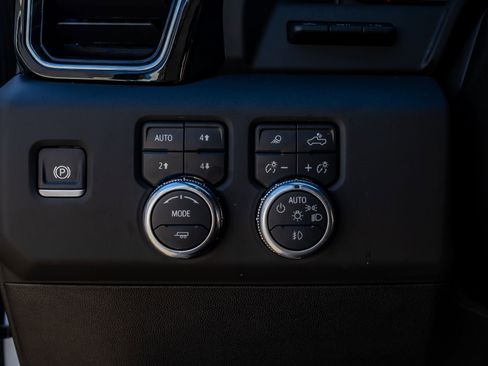 Used 2025 GMC Sierra 2500 Denali Ultimate w/ Max Trailering Package image 21