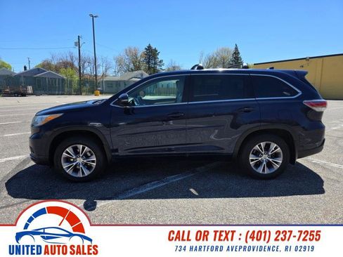 Used 2015 Toyota Highlander Plus AWD/4WD image 2