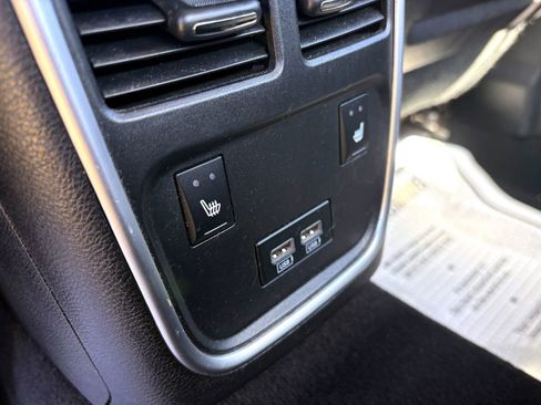 Used 2019 Chrysler 300 Limited image 15