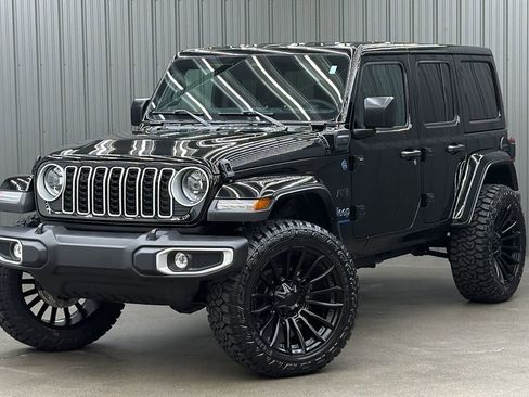 Used 2025 Jeep Wrangler Unlimited Sahara w/ Safety Group image 1