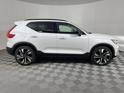 Certified 2025 Volvo XC40 B5 Plus image 11