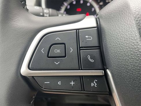 Used 2024 Toyota Highlander XLE image 27