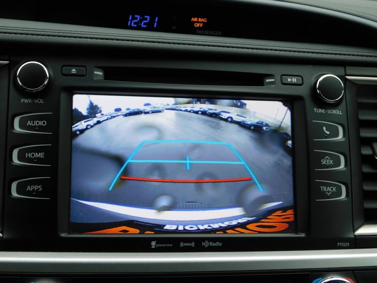Used 2017 Toyota Highlander Plus w/ Carpet Mat Package FWD image 15