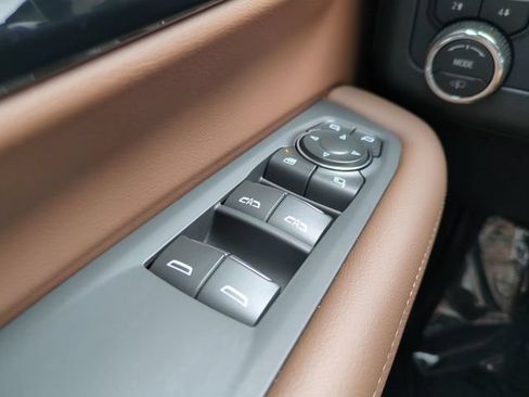 Certified 2025 Chevrolet Tahoe High Country AWD/4WD image 30