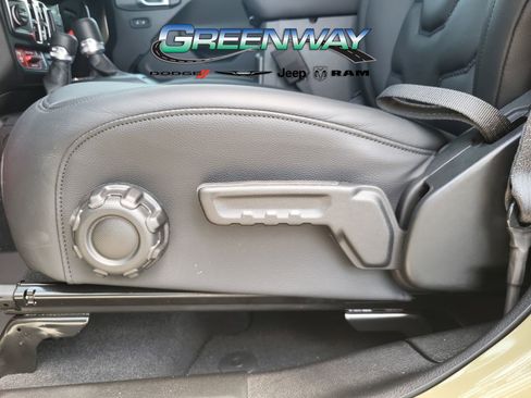 Used 2025 Jeep Wrangler Unlimited Sport AWD/4WD image 18