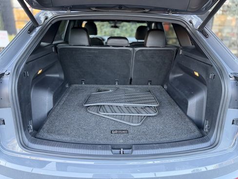 Used 2020 Volkswagen Atlas Cross Sport SE image 18