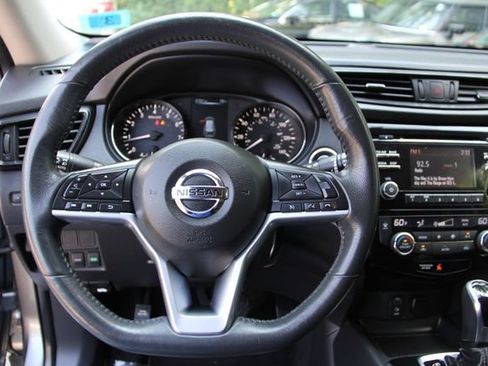 Used 2017 Nissan Rogue SV AWD/4WD image 21