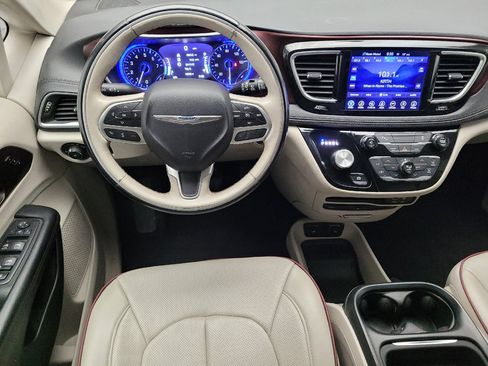 Used 2017 Chrysler Pacifica Limited w/ UConnect Theater Package image 22