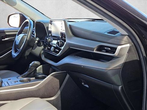 Used 2022 Toyota Highlander Bronze Edition image 24