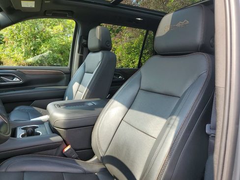 Used 2023 Chevrolet Tahoe High Country w/ Premium Package 2 AWD/4WD image 18