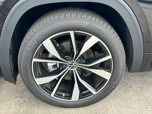 New 2026 Volkswagen Atlas Cross Sport SEL Premium R-Line AWD/4WD image 39