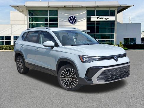 New 2025 Volkswagen Taos SE image 1