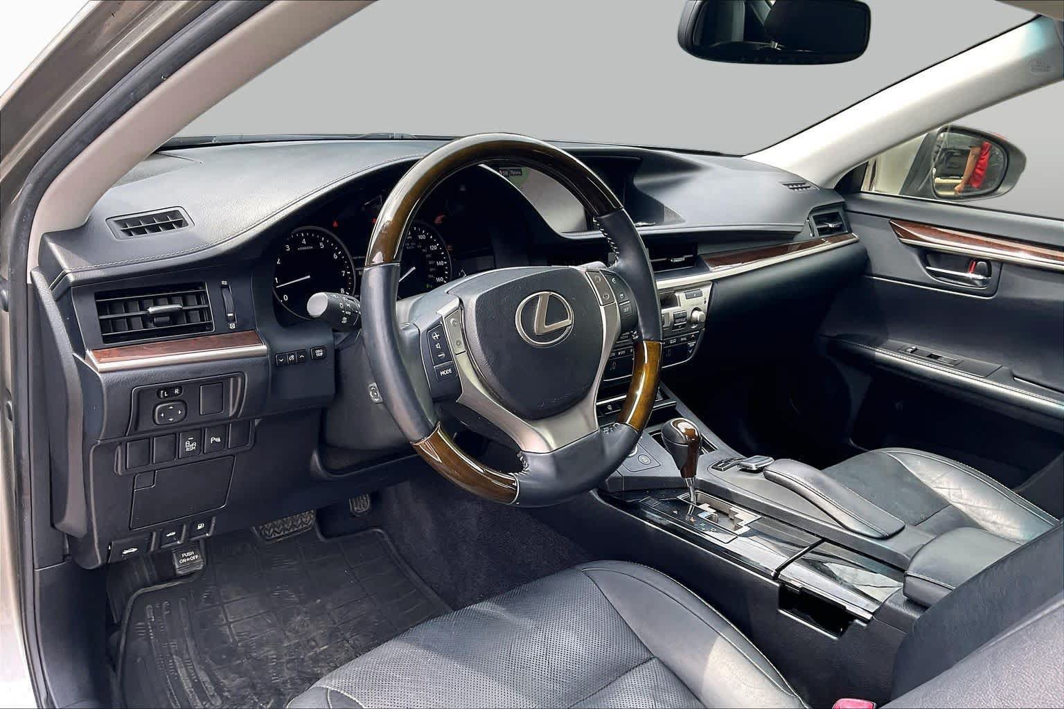 Used 2015 Lexus ES 350 w/ Luxury Package FWD image 17