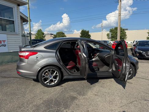 Used 2014 Ford Focus SE w/ Equipment Group 201A FWD image 24
