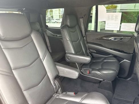 Used 2020 Cadillac Escalade Platinum AWD/4WD image 28