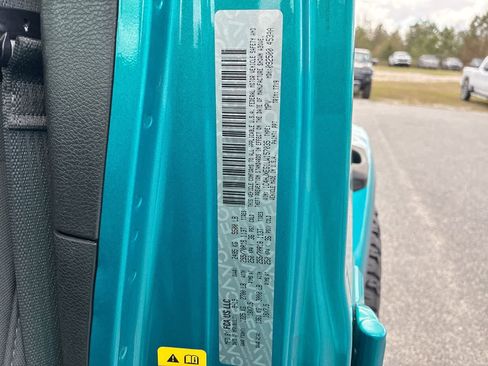 Used 2020 Jeep Wrangler Unlimited Sahara image 32