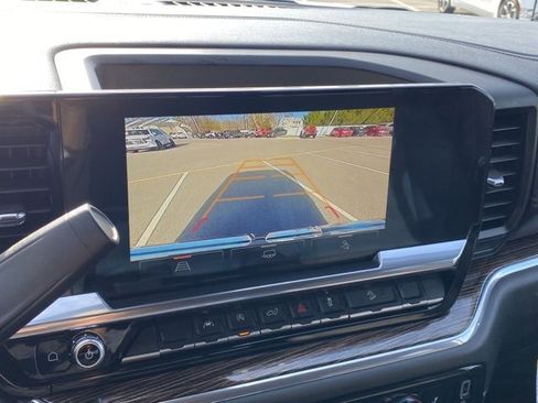 Used 2024 GMC Sierra 1500 SLE w/ Preferred Package image 18