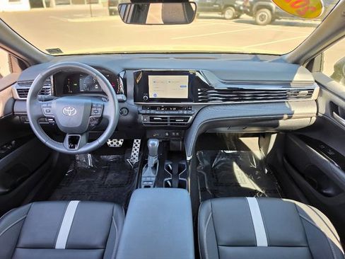 Used 2025 Toyota Camry SE w/ Convenience Package image 30
