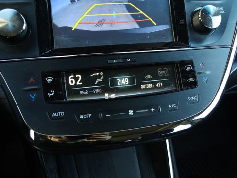 Used 2017 Toyota Avalon Limited image 25