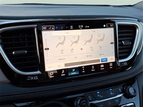 New 2026 Chrysler Pacifica Pinnacle w/ Trailer Tow Group image 29