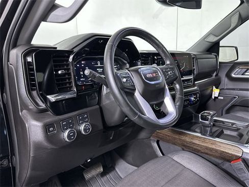 New 2025 GMC Sierra 1500 Elevation image 10