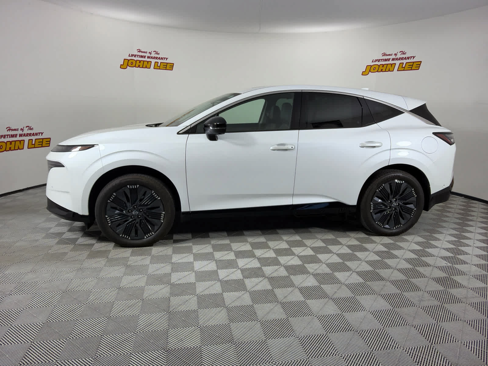 Used 2025 Nissan Murano Platinum AWD/4WD image 2
