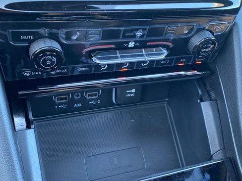 New 2025 Jeep Grand Cherokee Laredo X w/ Luxury Tech Group I AWD/4WD image 21