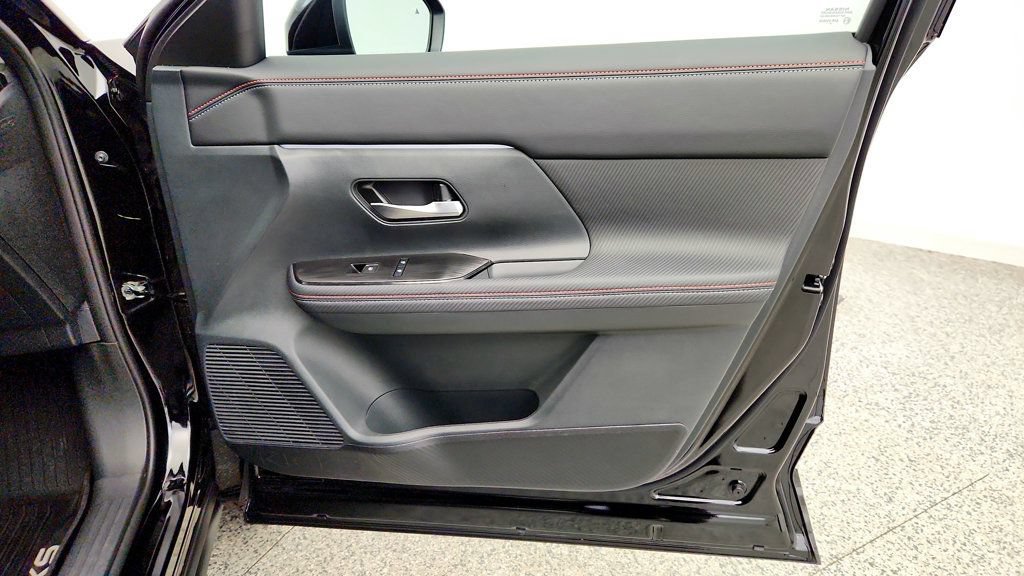 Used 2025 Nissan Kicks SR w/ SR Premium Package AWD/4WD image 25