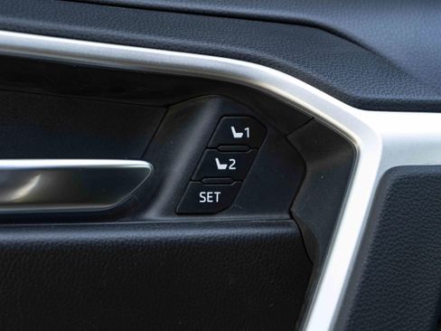 Used 2020 Toyota RAV4 XLE Premium FWD image 37