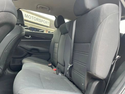 Used 2020 Kia Sorento LX w/ LX I4 Convenience Package image 11
