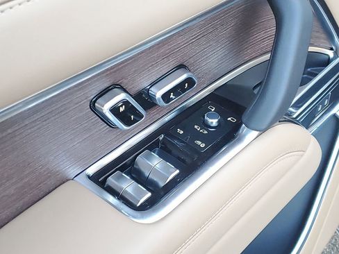 New 2026 Land Rover Range Rover Long Wheelbase SE image 11