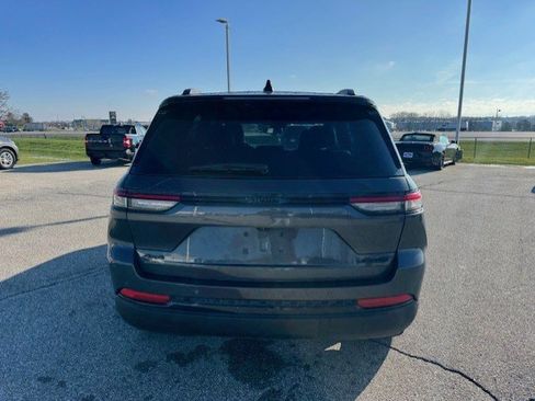 Used 2024 Jeep Grand Cherokee Limited w/ Black Appearance Package image 8