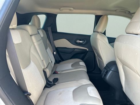 Used 2015 Jeep Cherokee Sport w/ Sport Appearance Group FWD image 11
