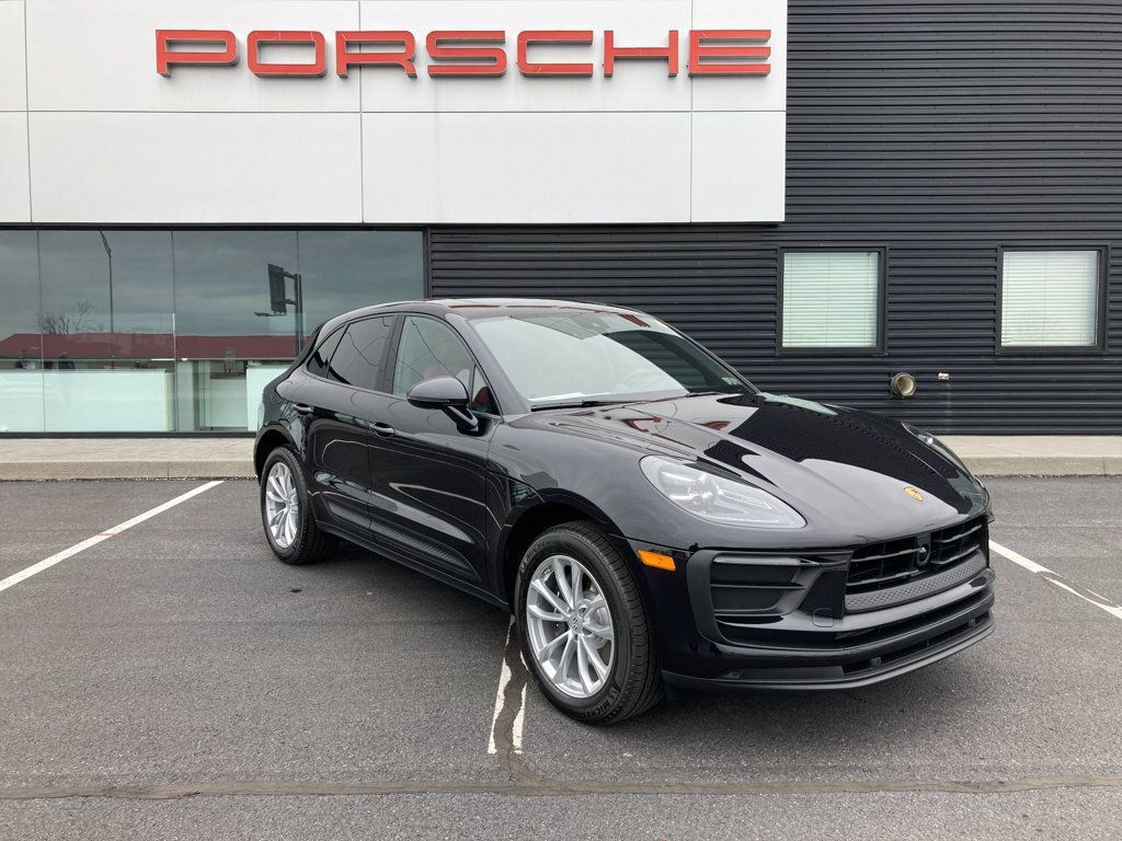 Used 2025 Porsche Macan AWD/4WD image 9