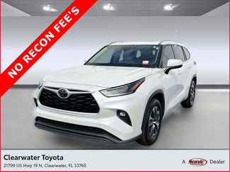 Used 2021 Toyota Highlander XLE FWD video 1