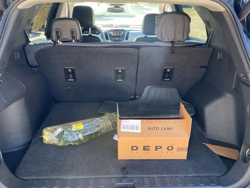 Used 2018 Chevrolet Equinox Premier image 11