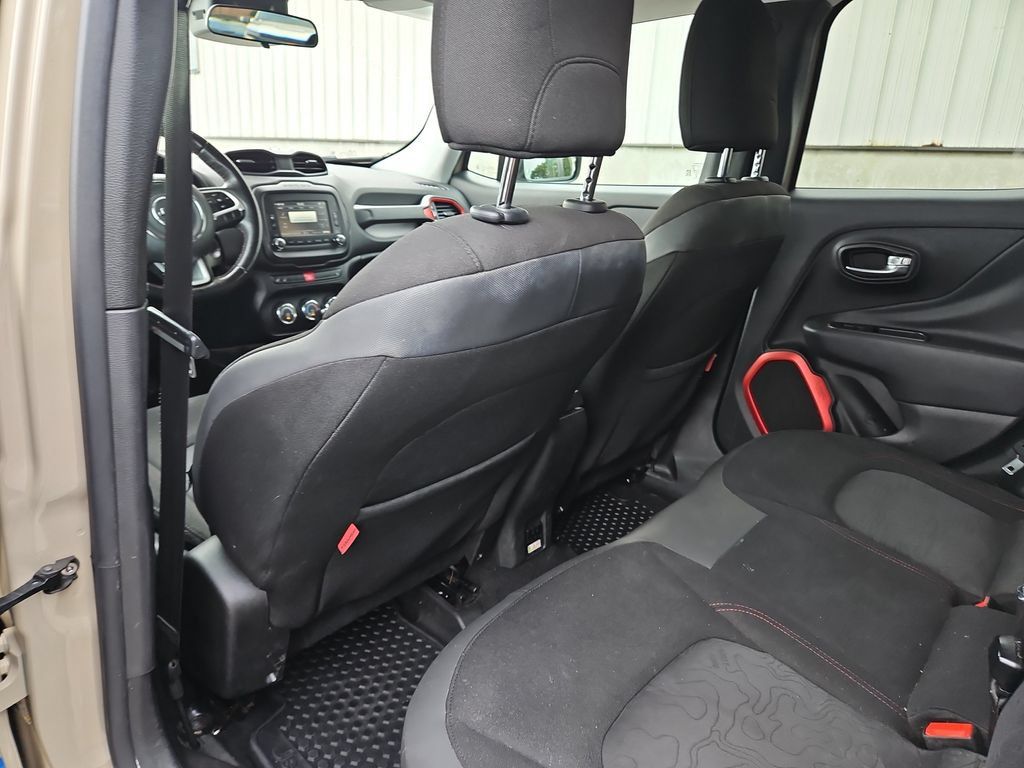 Used 2016 Jeep Renegade Trailhawk AWD/4WD image 18