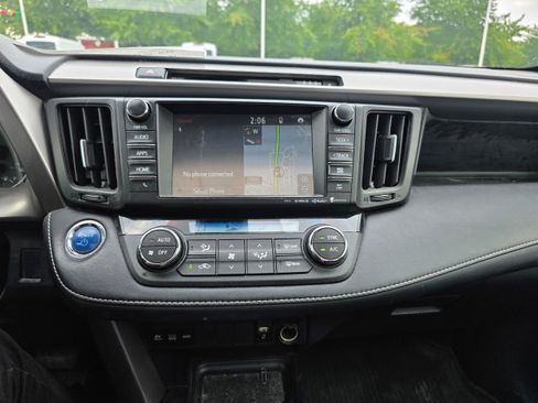 Used 2017 Toyota RAV4 XLE w/ Convenience Package AWD/4WD image 10