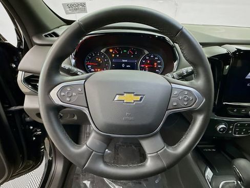 Used 2023 Chevrolet Traverse LT image 12