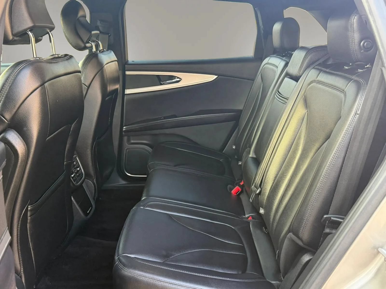 Used 2017 Lincoln MKX Premiere FWD image 16